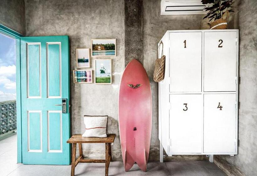 חדר סטנדרט לארבעה, Good Mantra Studio