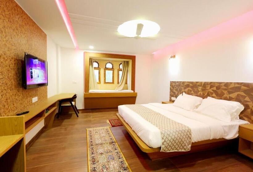 Номер Deluxe, Jaisal Inn   Pure Veg