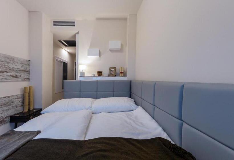 اتاق لوکس با چشم‌انداز دریاچه, Trend Deluxe Siófok