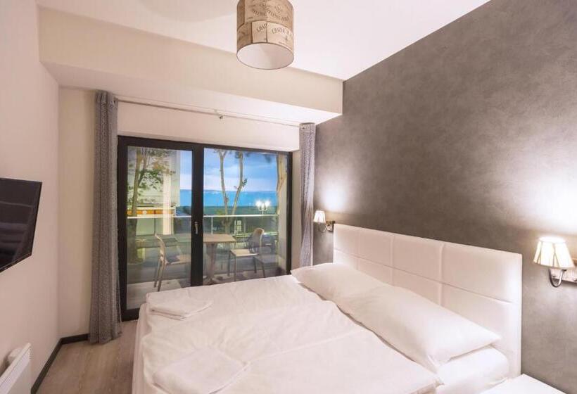 اتاق لوکس با چشم‌انداز دریاچه, Trend Deluxe Siófok