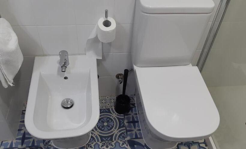 شقة غرفة واحدة, La Mediana Del Sella