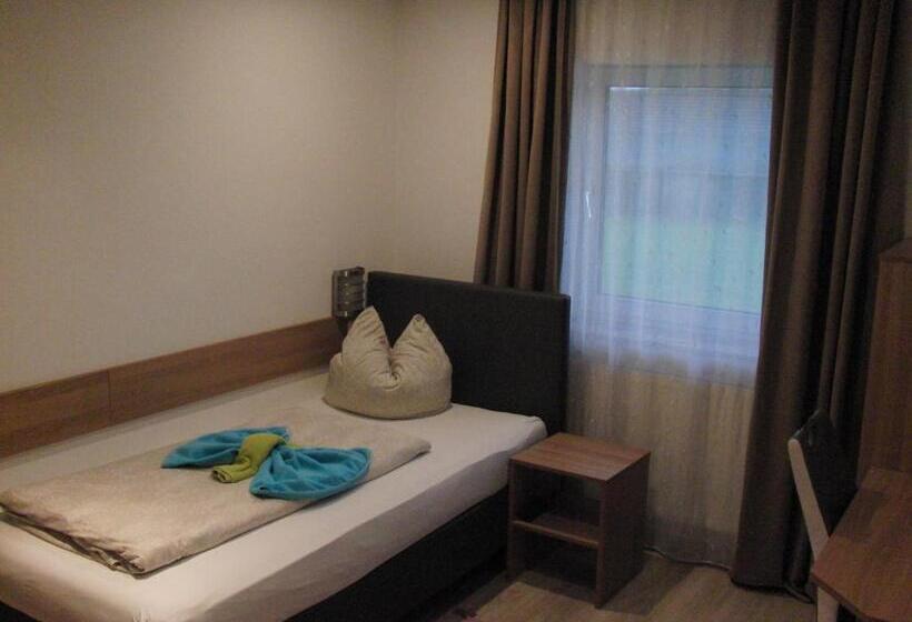 标准单人间, Remserhof