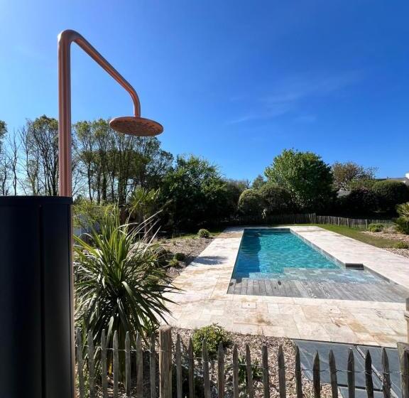 Вилла с 1 спальней и бассейном, La Villa Blanche   18 Personnes