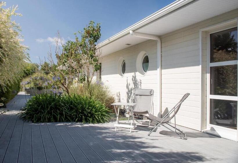 Вилла с 1 спальней и бассейном, La Villa Blanche   18 Personnes