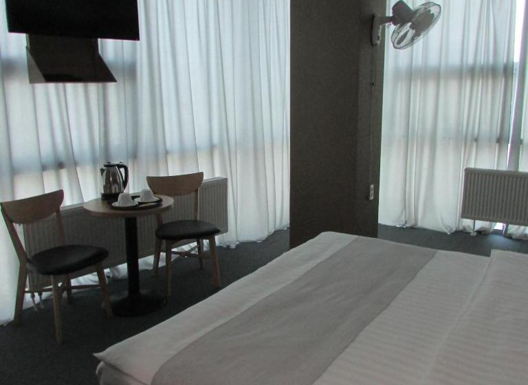 اتاق استاندارد یک نفره, J