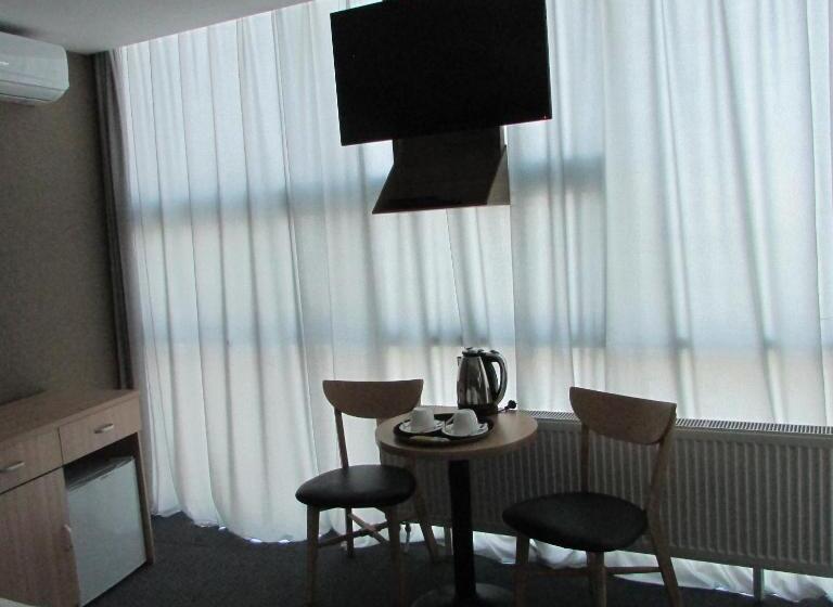 اتاق استاندارد یک نفره, J