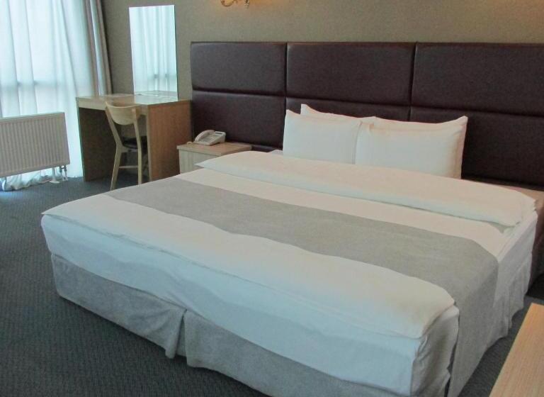 اتاق استاندارد یک نفره, J