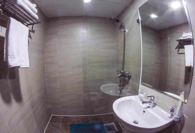 اتاق استاندارد, J