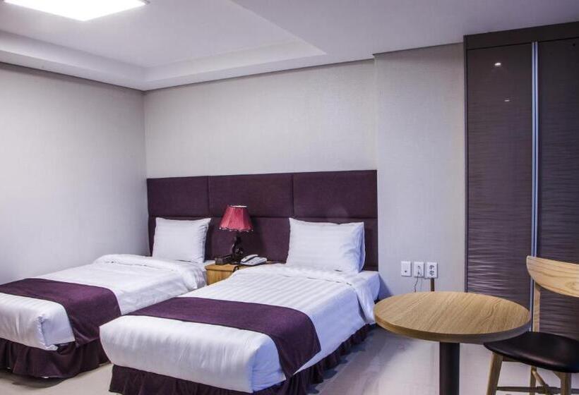 اتاق استاندارد, J