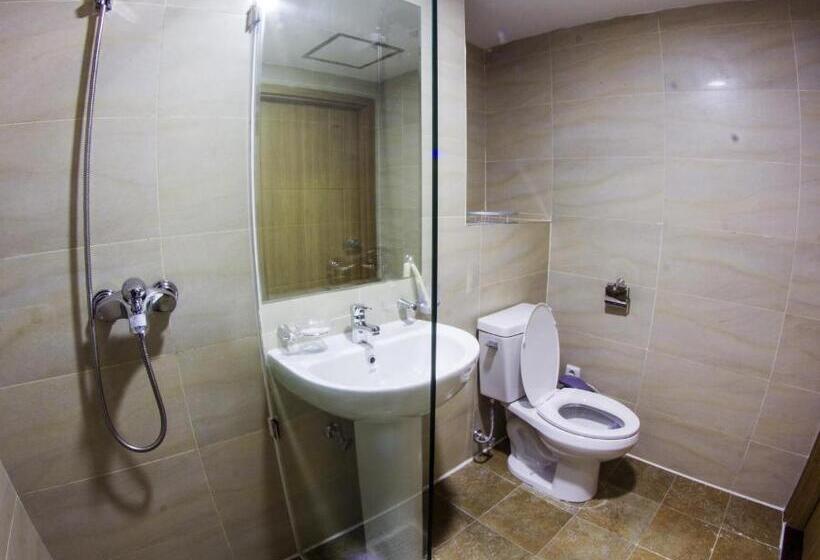 اتاق لوکس سه تخته, J