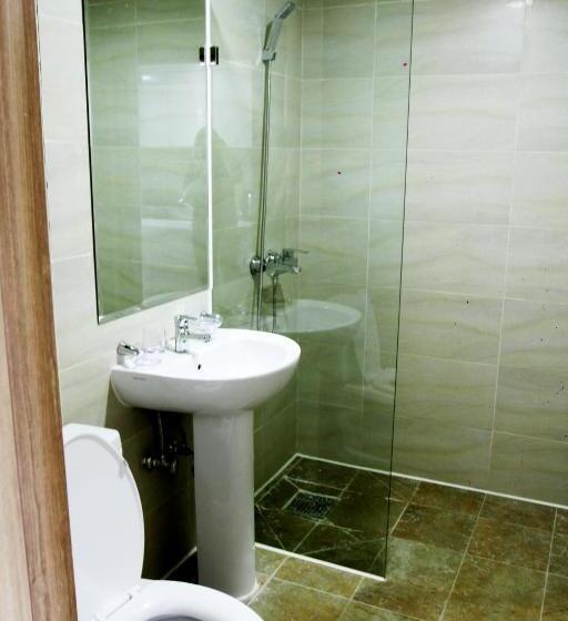 اتاق لوکس سه تخته, J