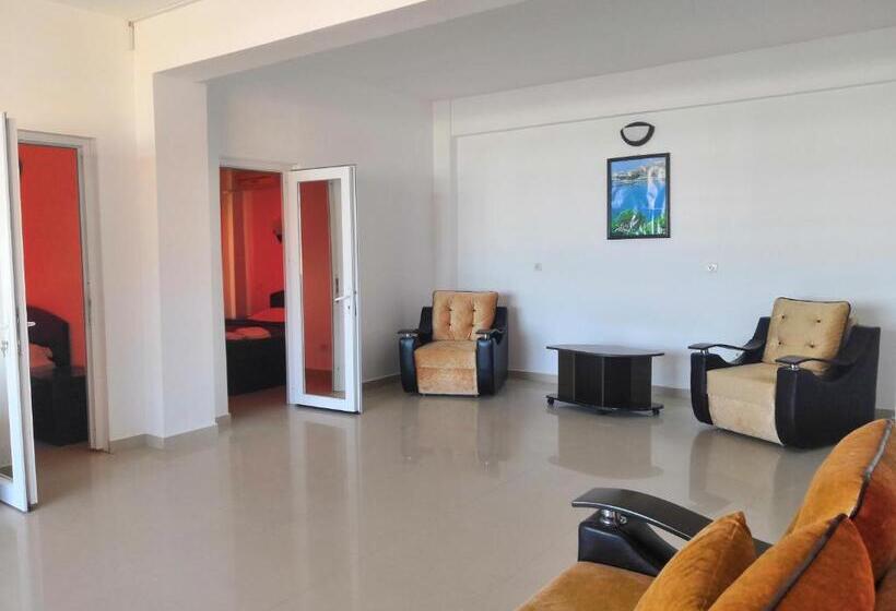 סוויטת 2 חדרי שינה, Prestige