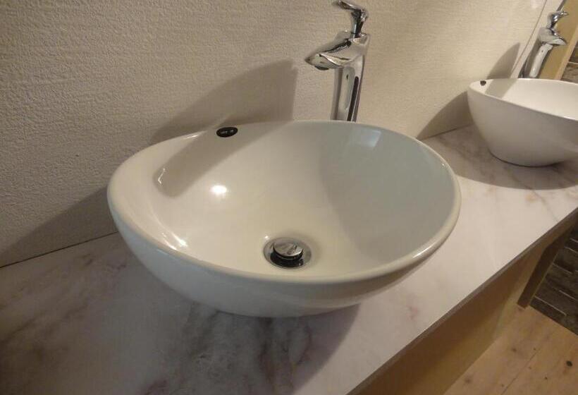 Семейный Номер, Relak Guest House 登別 Station