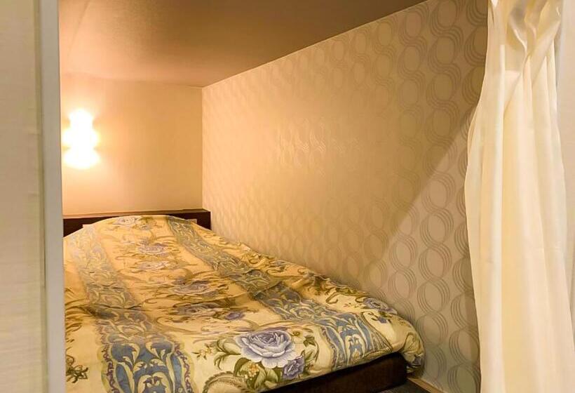 스탠다드 4인용 룸 공용 욕실, Relak Guest House 登別 Station