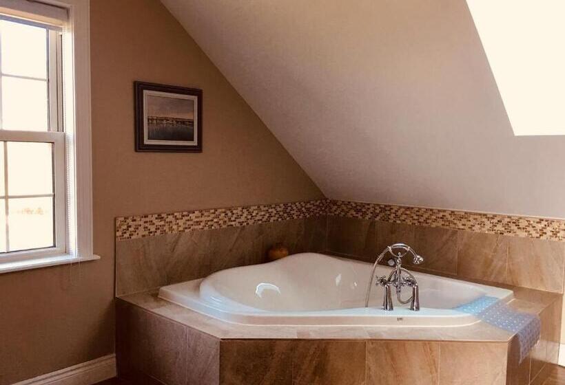 غرفة عائلية مطلّة علي البحر, Seaview White House