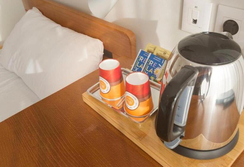 חדר אקונומי לשלושה, Centre Jean Xxiii