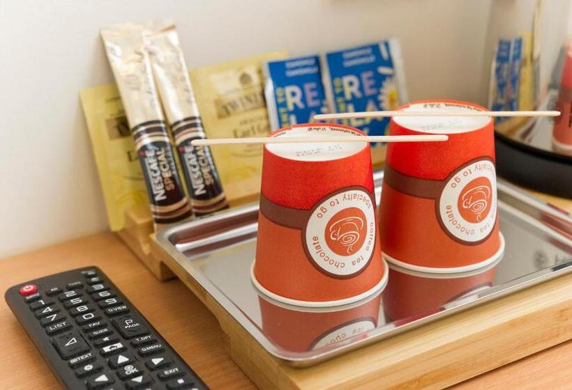 חדר אקונומי לשלושה, Centre Jean Xxiii