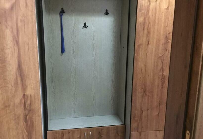 חדר סטנדרט יחיד, Danubian Crew