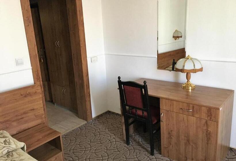 חדר סטנדרט יחיד, Danubian Crew