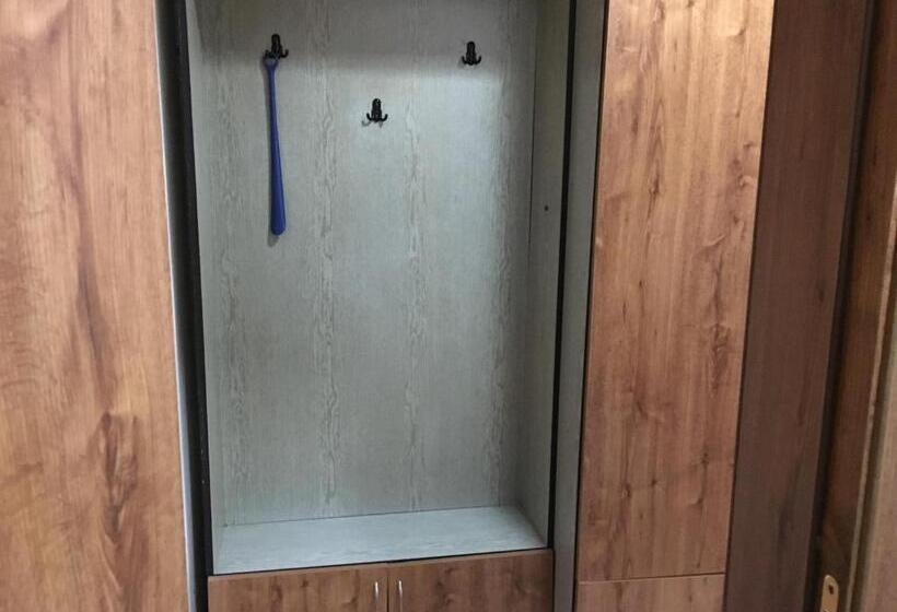 חדר סטנדרט, Danubian Crew