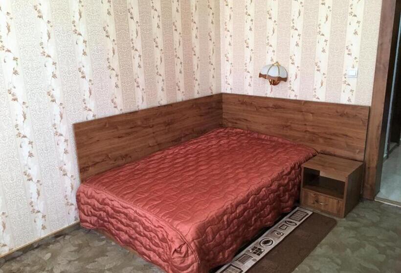 חדר סטנדרט, Danubian Crew