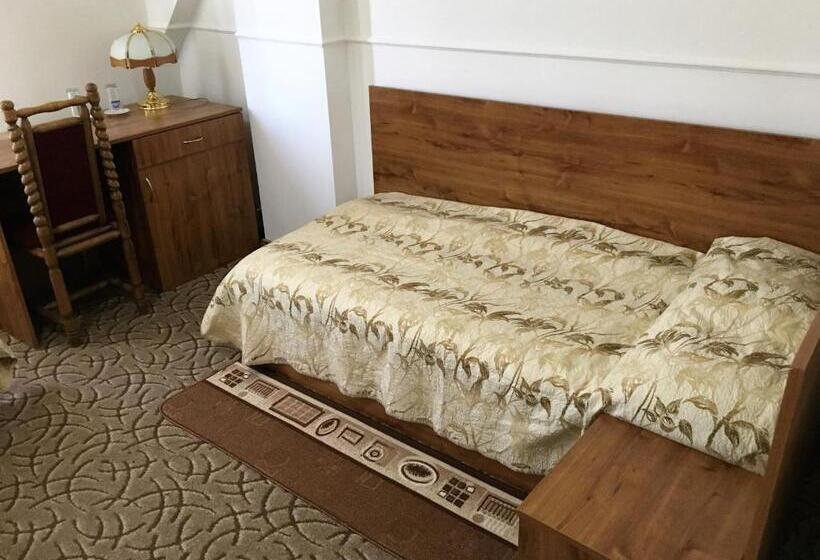 חדר סטנדרט, Danubian Crew