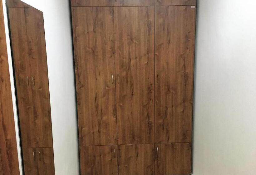 חדר סטנדרט לשלושה עם מרפסת, Danubian Crew