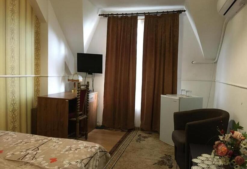 חדר סטנדרט, Danubian Crew