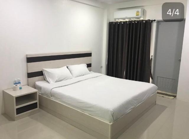 חדר סופריור, Jaroonwej Bangsaen