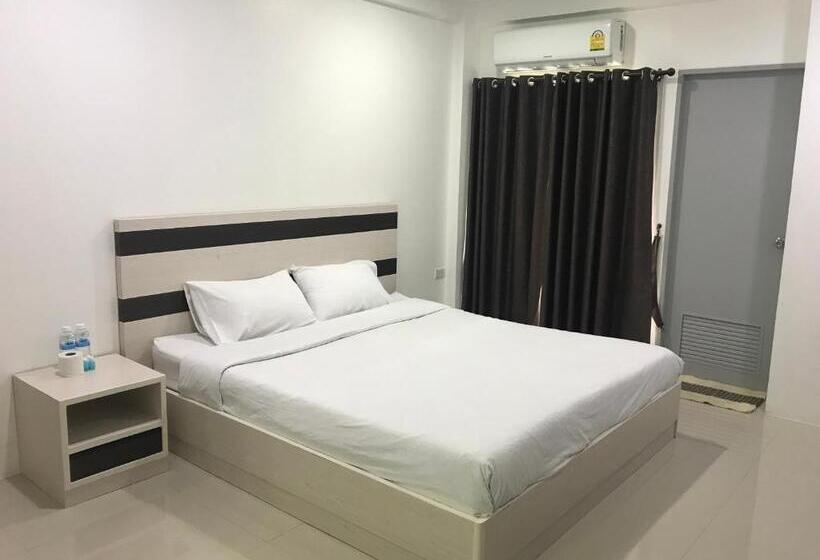 חדר סופריור, Jaroonwej Bangsaen