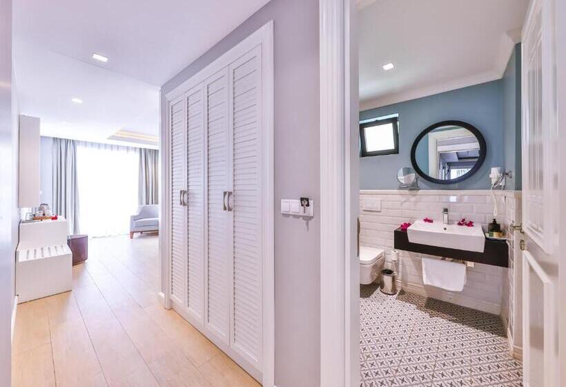 חדר בסיסי לשלושה, Lale