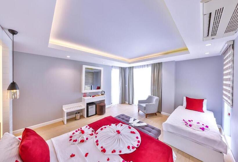 חדר בסיסי לשלושה, Lale