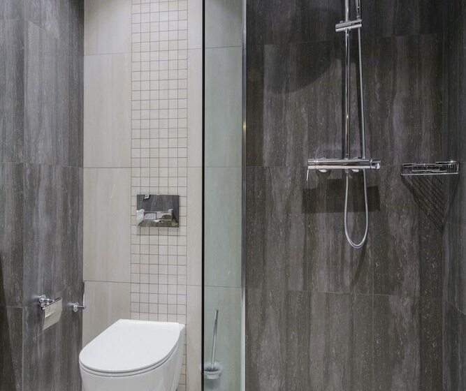 חדר סטנדרט יחיד, Senator