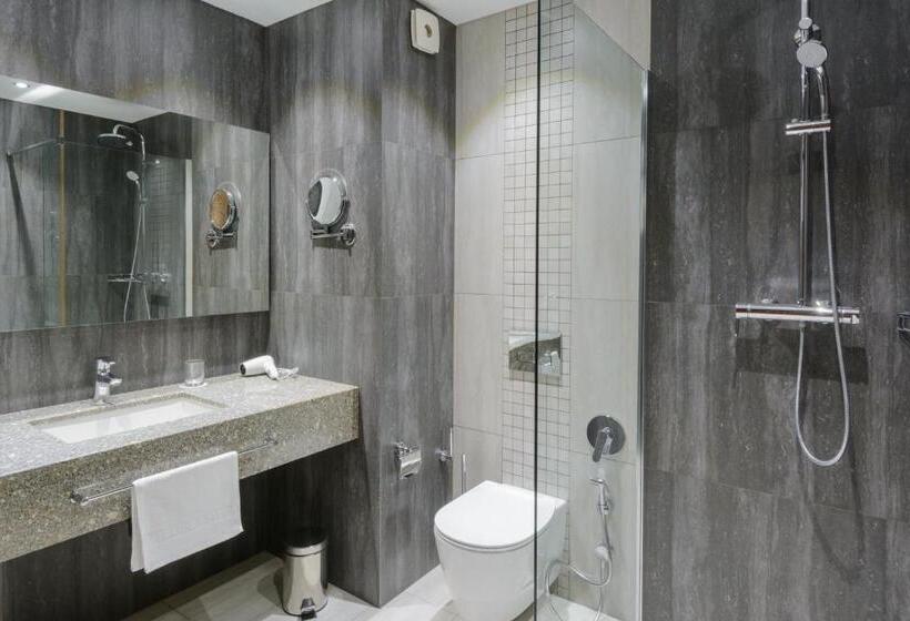 חדר דלוקס יחיד, Senator