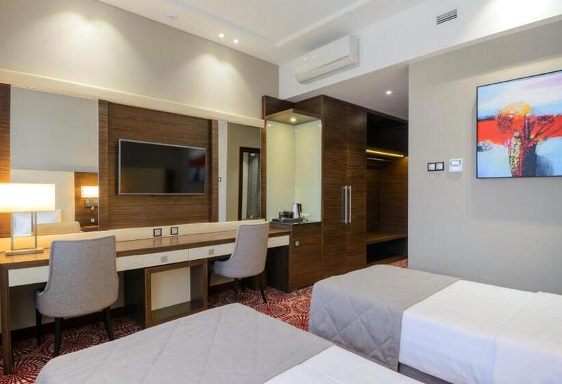 חדר דלוקס, Senator