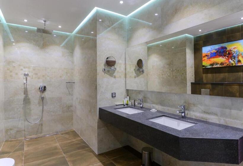 סוויטה אקזקיוטיב, Senator