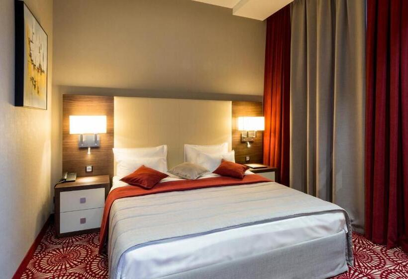 סוויטה אקזקיוטיב, Senator