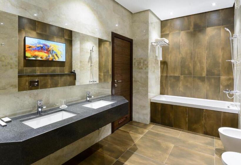 סוויטה נשיאותית, Senator