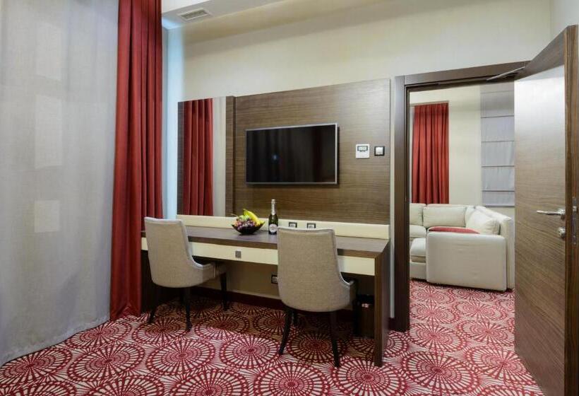 סוויטה נשיאותית, Senator