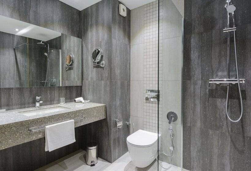 חדר דלוקס יחיד, Senator