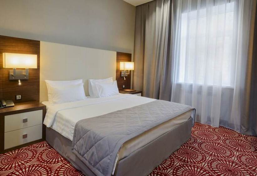 חדר דלוקס, Senator