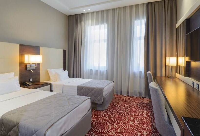 חדר דלוקס, Senator