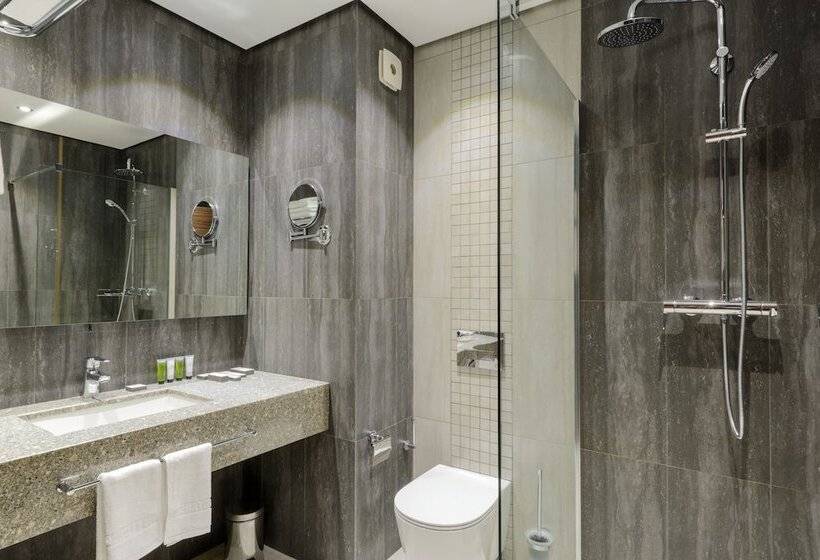 חדר דלוקס, Senator