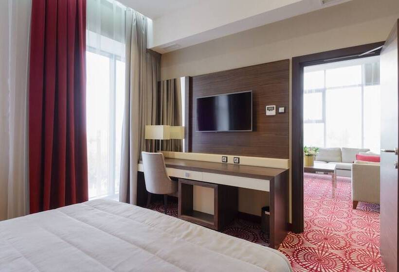 סוויטה אקזקיוטיב, Senator