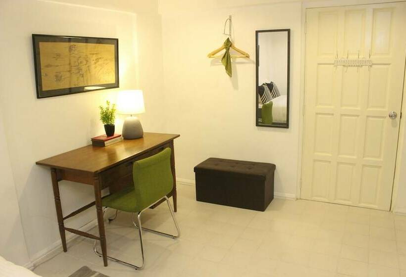 スタンダードルーム, The White B&b Bacolod
