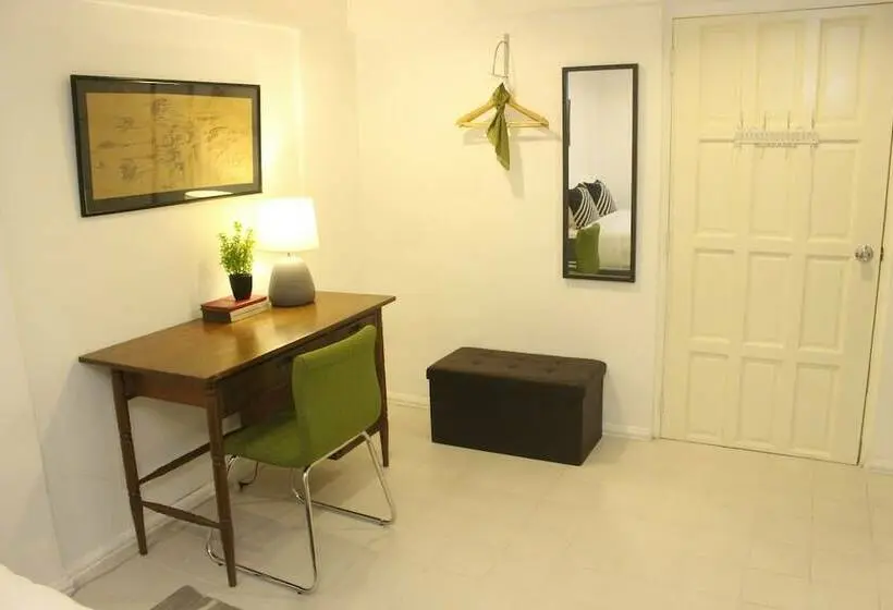 スタンダードルーム, The White B&b Bacolod