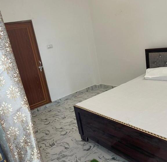 Quarto Quádruplo Deluxe, Goroomgo Ayodhya Dham Guest House Ayodhya