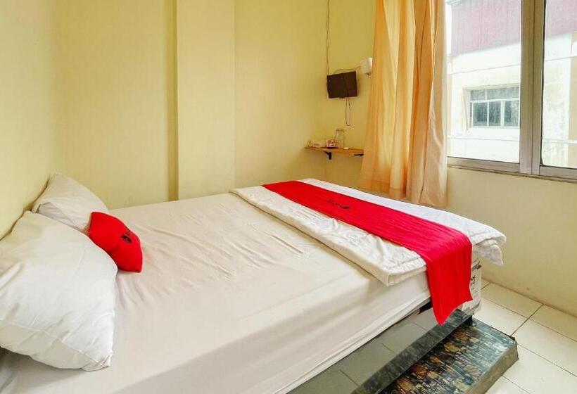 Номер Стандарт, Reddoorz Near Soekarno Hatta Airport 3