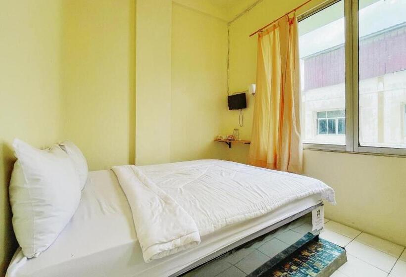 Номер Стандарт, Reddoorz Near Soekarno Hatta Airport 3