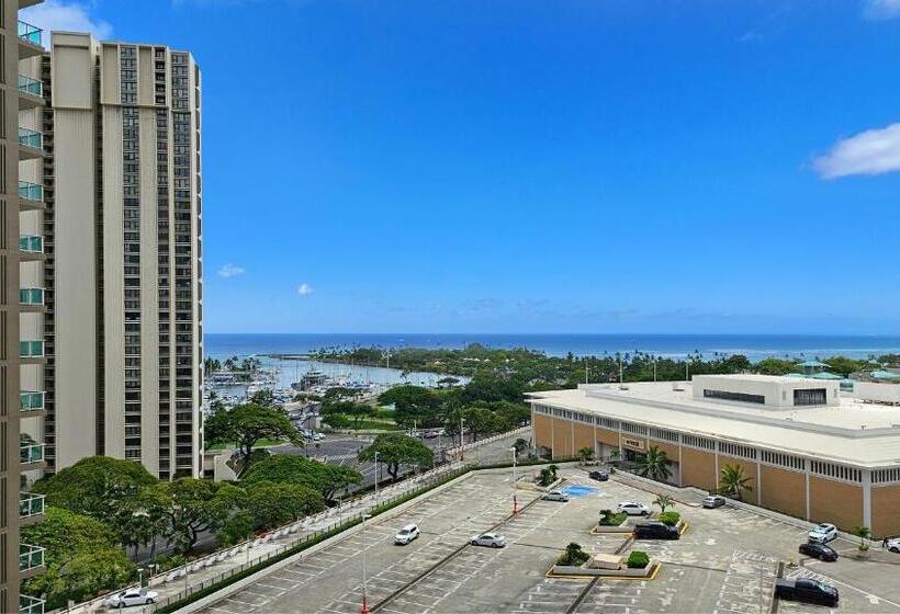 חדר דלוקס, Ocean View Room At Ala Moana Fees Include